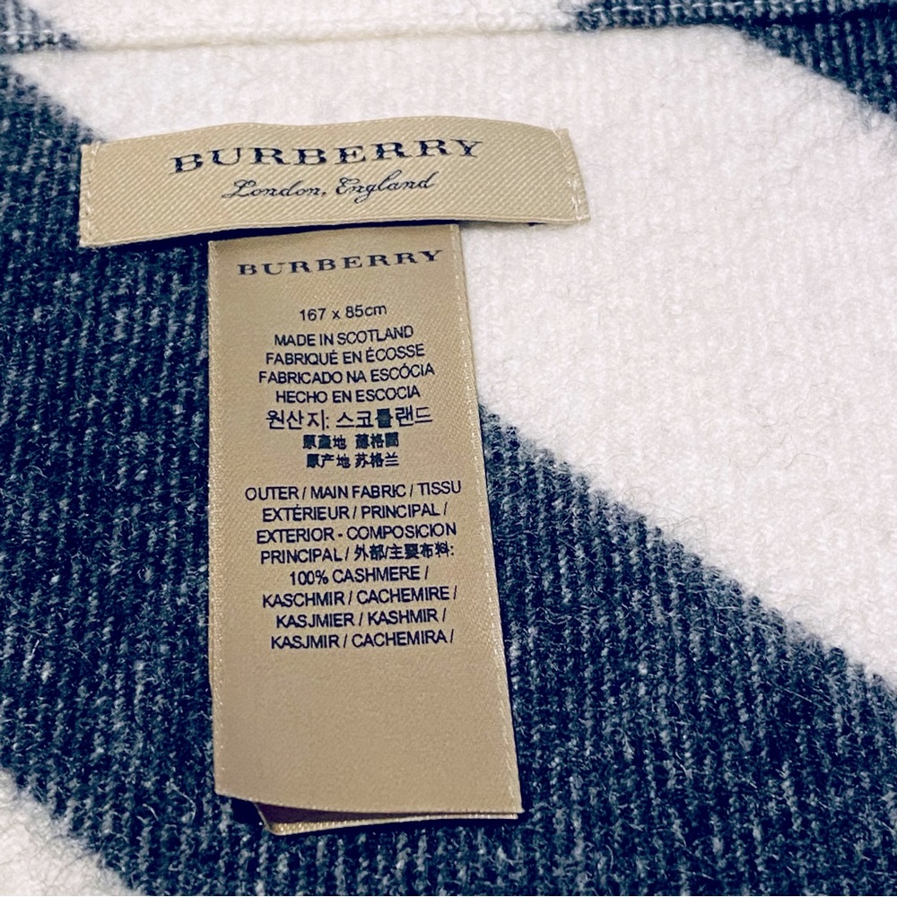 BURBERRY LONDON HALF MEGA CASHMERE BANDANA / SCARF / WRAP. - Picture 9 of 11